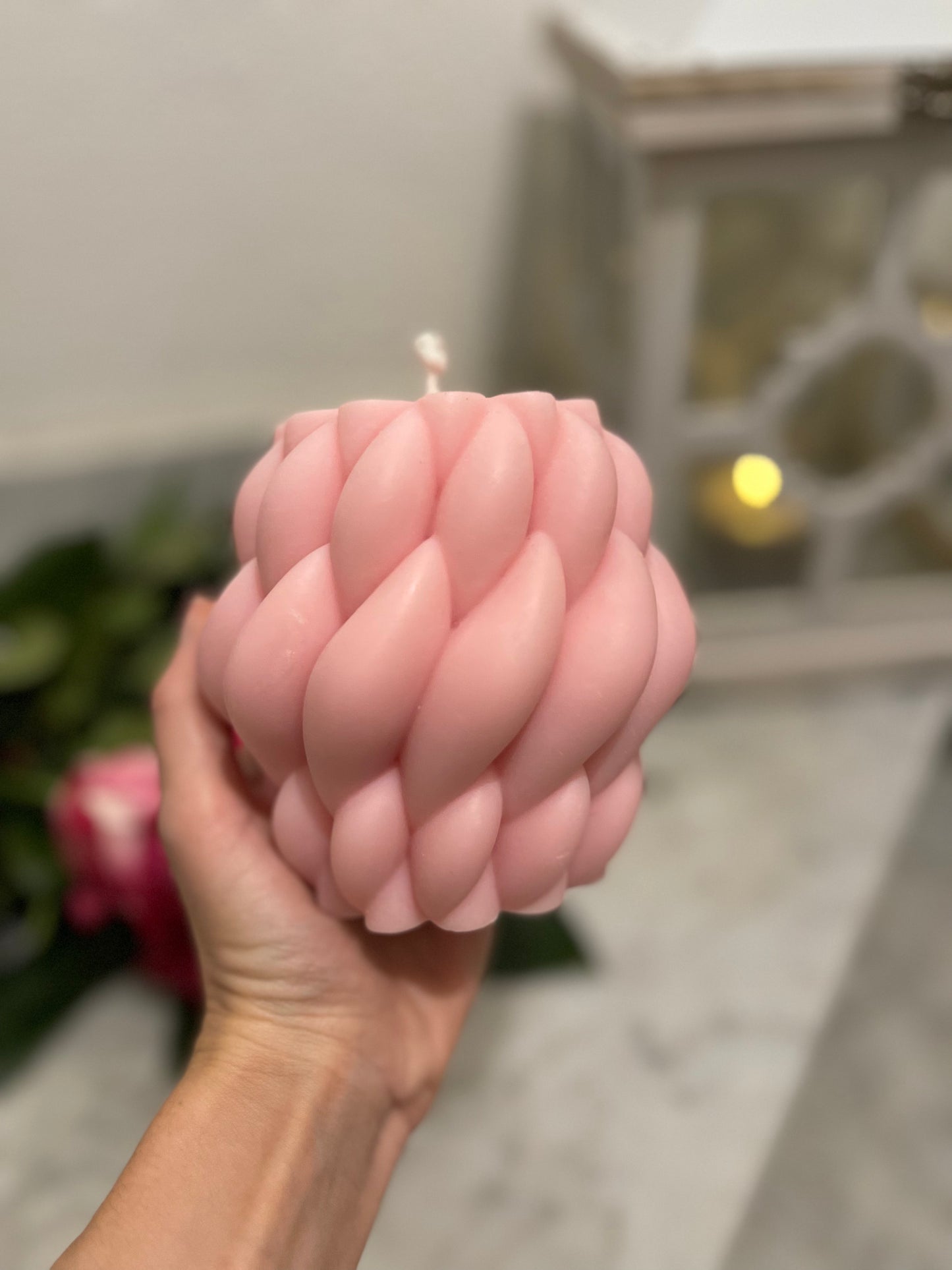 
                  
                    MARGARET CANDLE
                  
                