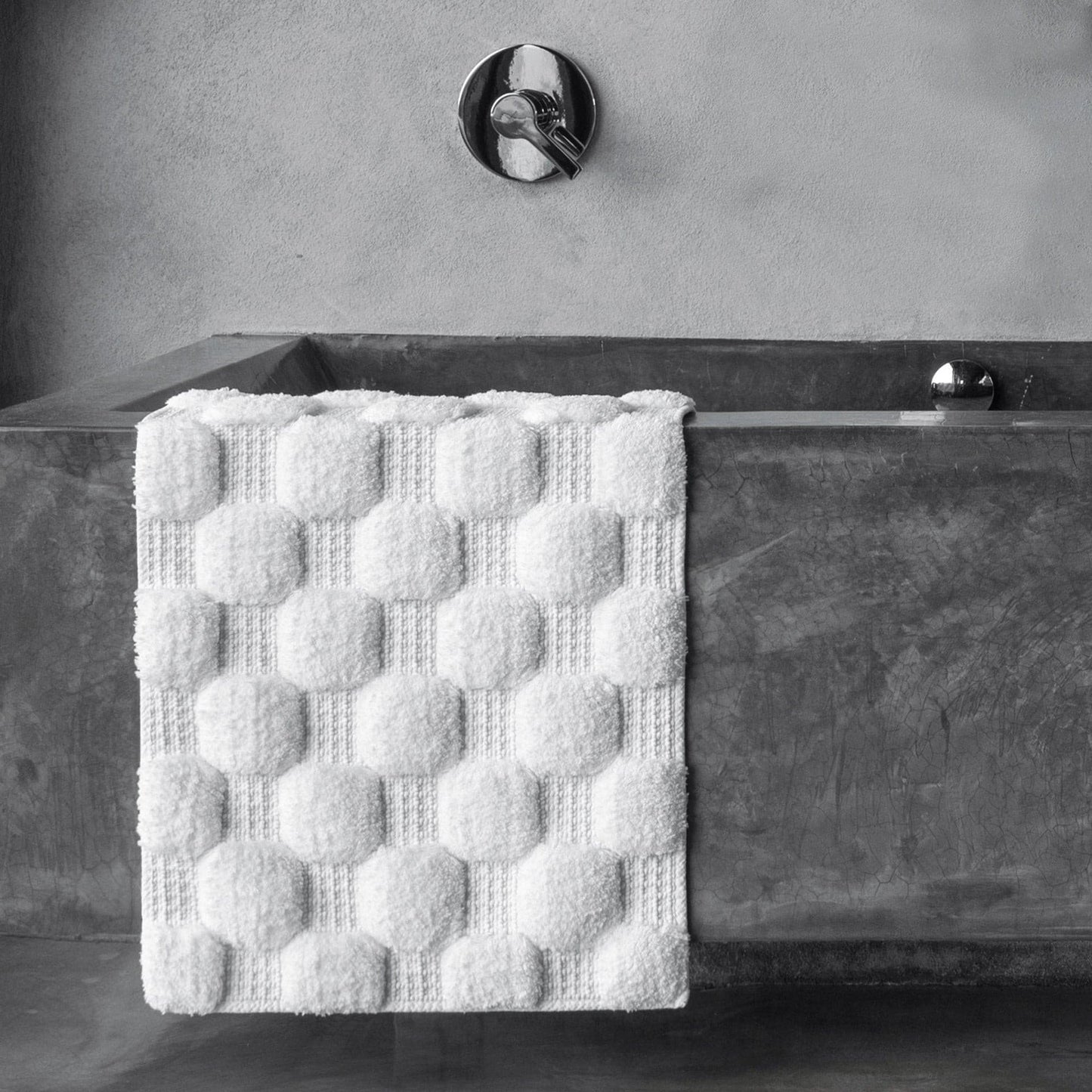 
                  
                    AURA BATH RUG
                  
                